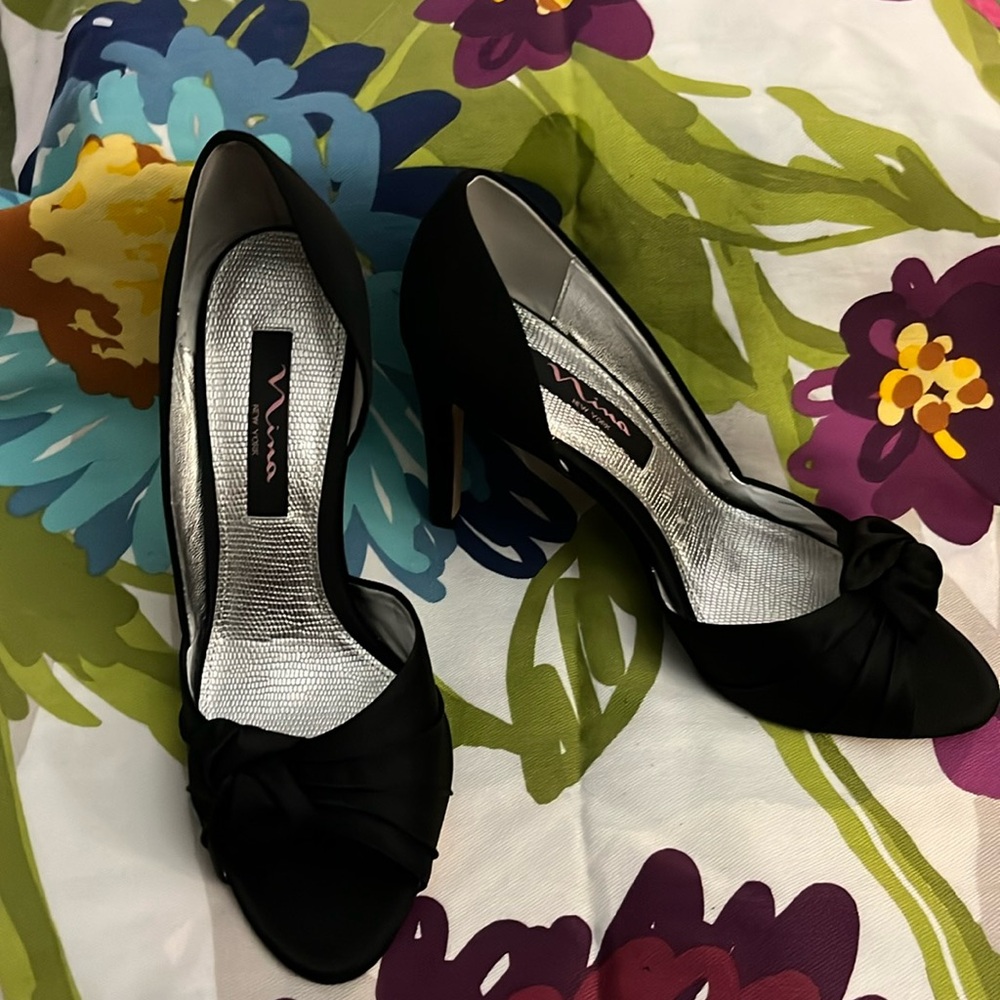 Black statin heel peep toe.